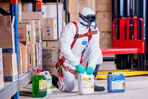 پاورپوینت شناسایی عوامل زیان آور و بیماریزای محیط کار و ارائه روش های کنترلی و پیشگیری